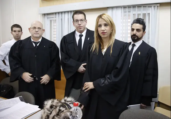 הסנגורים שלי החייל אלאור אזריה, בית הדין הצבאי בקריה, 24 בינואר 2017 (מגד גוזני) הסנגורים שלי החייל אלאור אזריה, בית הדין הצבאי בקריה, 24 בינואר 2017 (מגד גוזני)