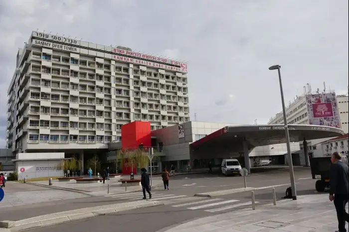 בית החולים רמב"ם הבוקר לאחר שחייל נפצע בג'נין , 26 בינואר 2017 (ערן גילווארג)
