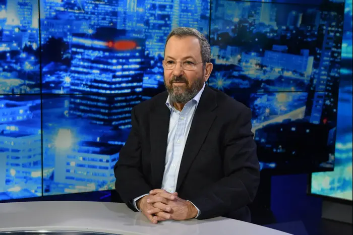 אהוד ברק לראיון אישי אחד על אחד עם יעקב אילון באולפן וואלה ניוז (ראובן קסטרו) אהוד ברק לראיון אישי אחד על אחד עם יעקב אילון באולפן וואלה ניוז (ראובן קסטרו)