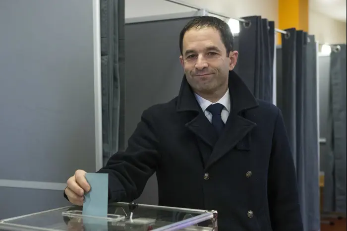 בנואה המון מועמד שמאל לראשות ממשלת צרפת , ינואר 2017 (AP) בנואה המון מועמד שמאל לראשות ממשלת צרפת , ינואר 2017 (AP)