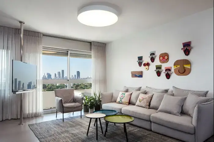 דירה מעוצבת ברחוב הירקון בתל אביב (אתר רשמי , טל ניסים
אתר בניין ודיור)