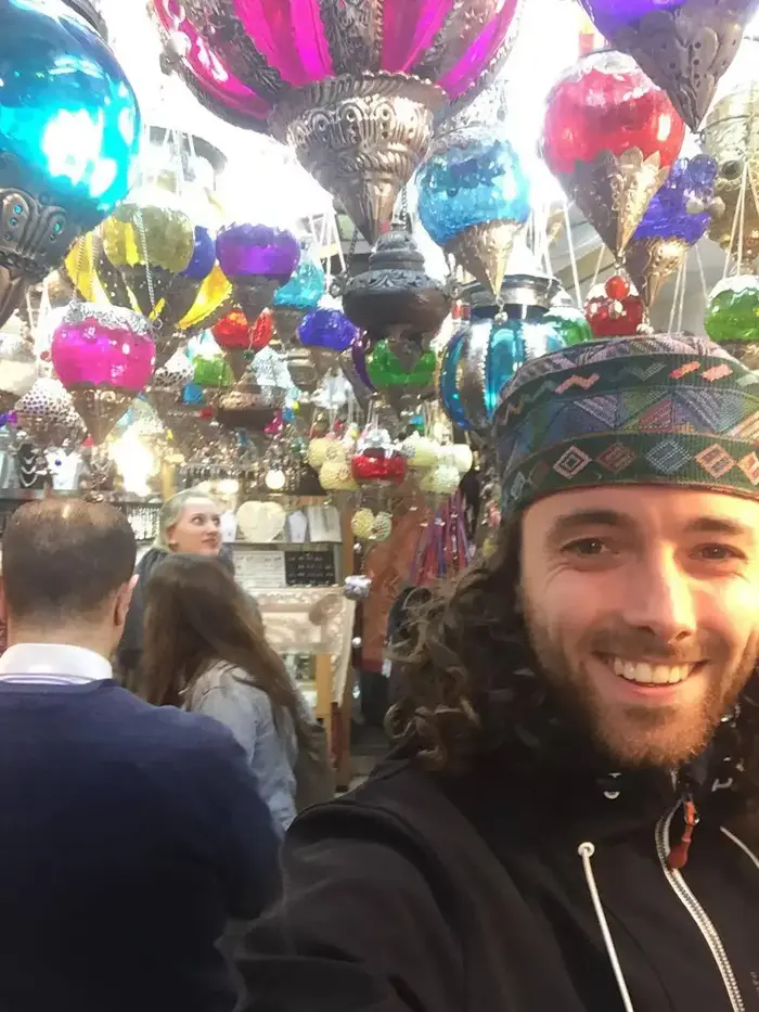 פלוריס בסמס תייר מדור ביקורת דרכונים (באדיבות המצולמים) פלוריס בסמס תייר מדור ביקורת דרכונים (באדיבות המצולמים)