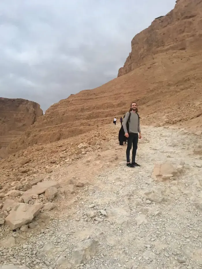פלוריס בסמס תייר מדור ביקורת דרכונים (באדיבות המצולמים) פלוריס בסמס תייר מדור ביקורת דרכונים (באדיבות המצולמים)