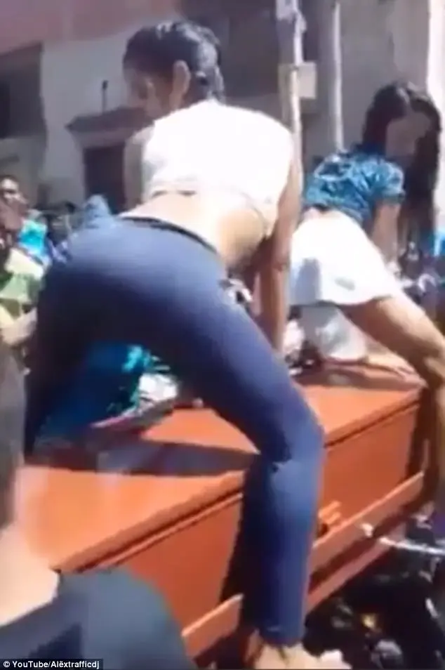 טוורקינג (צילום מסך) טוורקינג (צילום מסך)