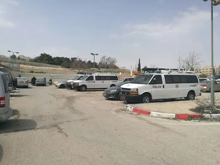 חניון משרד הפנים בו שוטר יס"מ היכה נהג פלסטיני בוואדי ג'וז, מרץ 2017 (מערכת וואלה! NEWS , אמרי סדן) חניון משרד הפנים בו שוטר יס"מ היכה נהג פלסטיני בוואדי ג'וז, מרץ 2017 (מערכת וואלה! NEWS , אמרי סדן)