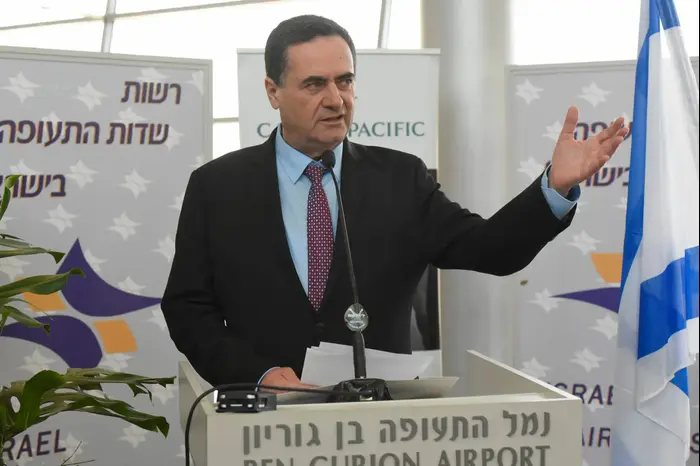שר התחבורה ישראל כץ במסיבת העיתונאים עם הגעתה של חברת קתאי פסיפיק לישראל, נתב"ג, 26 במרץ 2017 (ראובן קסטרו) שר התחבורה ישראל כץ במסיבת העיתונאים עם הגעתה של חברת קתאי פסיפיק לישראל, נתב"ג, 26 במרץ 2017 (ראובן קסטרו)