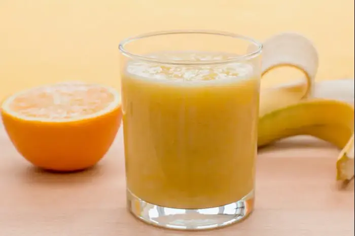 מיץ תפוז בננה (ShutterStock) מיץ תפוז בננה (ShutterStock)