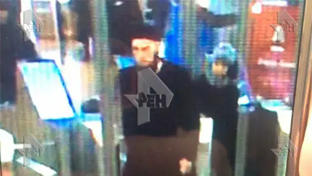 חשוד במעורבות בפיצוץ בתחנת הרכבת בסנט פטרסבורג, רוסיה 3 באפריל 2017 (צילום מסך , טוויטר) חשוד במעורבות בפיצוץ בתחנת הרכבת בסנט פטרסבורג, רוסיה 3 באפריל 2017 (צילום מסך , טוויטר)