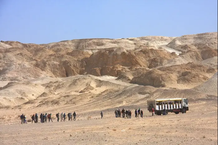 מסע יציאת מצרים משאיות, רמי גלבוע (ניר בן טובים , רמי גלבוע)