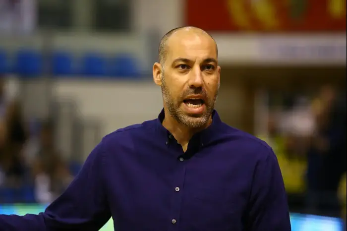 מאמן מכבי אשדוד, מאיר טפירו (לירון מולדובן ) מאמן מכבי אשדוד, מאיר טפירו (לירון מולדובן )