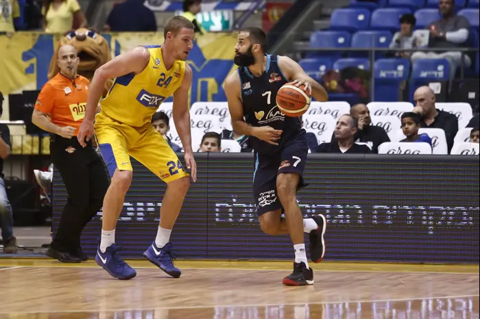 רוברט רות'בארט הפועל אילת מול קולטון אייברסון מכבי תל אביב (מגד גוזני) רוברט רות'בארט הפועל אילת מול קולטון אייברסון מכבי תל אביב (מגד גוזני)