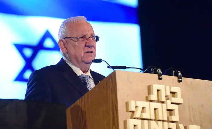 נשיא המדינה ורעייתו השתתפו הערב בטקס הנועל את אירועי יום הזיכרון לשואה ולגבורה בבית לוחמי הגטאות 24 באפריל 2017 (לשכת העיתונות הממשלתית , מארק ניימן) נשיא המדינה ורעייתו השתתפו הערב בטקס הנועל את אירועי יום הזיכרון לשואה ולגבורה בבית לוחמי הגטאות 24 באפריל 2017 (לשכת העיתונות הממשלתית , מארק ניימן)