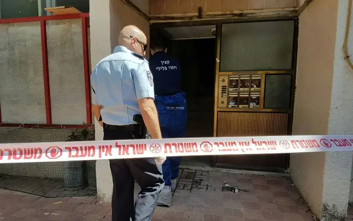 זירת הרצח במעלות תרשיחא 25 באפריל 2017 (חטיבת דובר המשטרה) זירת הרצח במעלות תרשיחא 25 באפריל 2017 (חטיבת דובר המשטרה)