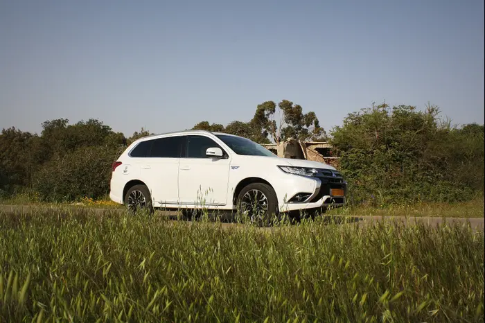 מיצובישי אאוטלנדר PHEV מבחן דרך (מערכת וואלה! NEWS , קינן כהן) מיצובישי אאוטלנדר PHEV מבחן דרך (מערכת וואלה! NEWS , קינן כהן)