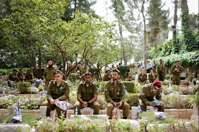 טקס לזכר חללי צה"ל בקרית שאול, ירושלים 1 במאי 2016 (נועם מושקוביץ) טקס לזכר חללי צה"ל בקרית שאול, ירושלים 1 במאי 2016 (נועם מושקוביץ)