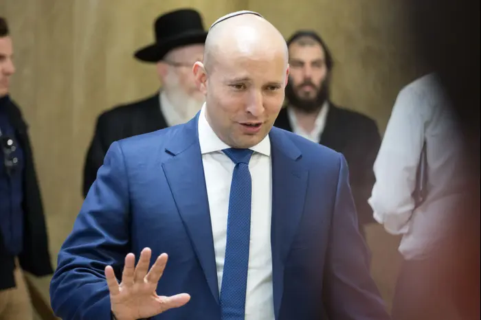 שר החינוך נפתלי בנט בישיבת הממשלה היום 3 במאי 2017 (מערכת וואלה! NEWS , אמיל סלמן) שר החינוך נפתלי בנט בישיבת הממשלה היום 3 במאי 2017 (מערכת וואלה! NEWS , אמיל סלמן)