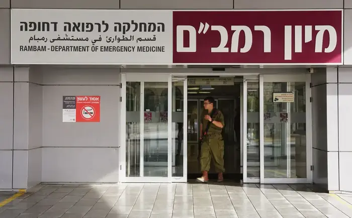 בית החולים רמב"ם הבוקר לאחר שחייל נפצע בג'נין , 26 בינואר 2017 (ערן גילווארג) בית החולים רמב"ם הבוקר לאחר שחייל נפצע בג'נין , 26 בינואר 2017 (ערן גילווארג)