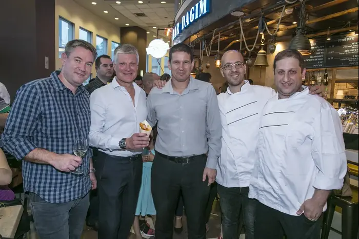 ניר כרמלי, ינאי ארז, יובל בורנשטיין, ארנון תורן ואופיר אורן (יח"צ , לנס הפקות)