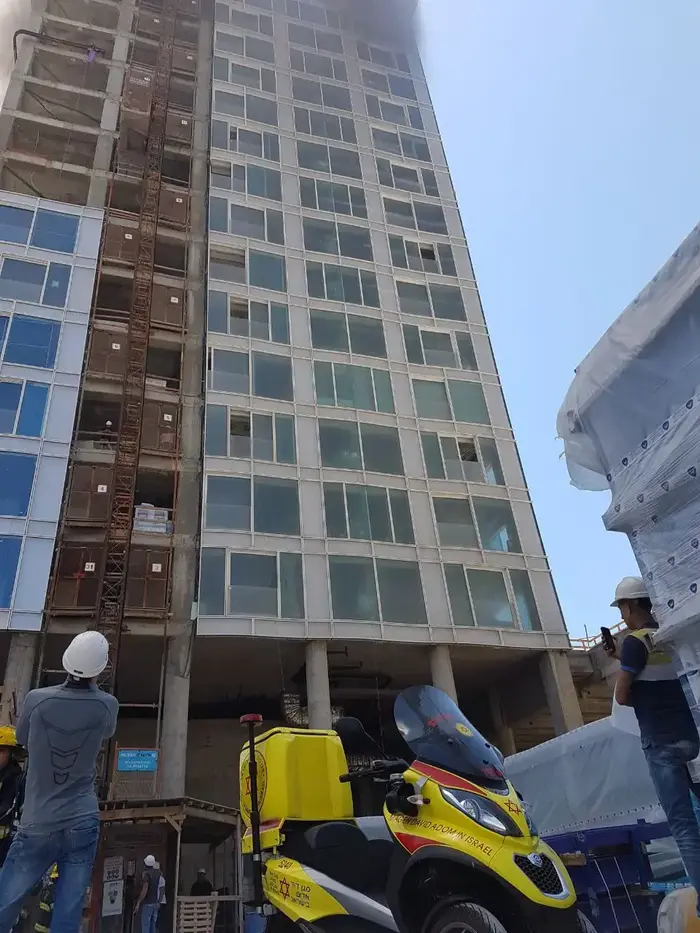 שריפה באתר בנייה ברחוב הירקון בתל אביב, 21 במאי 2017 (מערכת וואלה! NEWS) שריפה באתר בנייה ברחוב הירקון בתל אביב, 21 במאי 2017 (מערכת וואלה! NEWS)