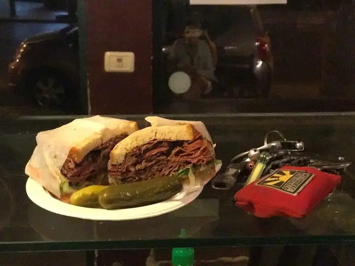 סנדביץ' רובן עם בשר (מערכת וואלה! NEWS , קובי רובין) סנדביץ' רובן עם בשר (מערכת וואלה! NEWS , קובי רובין)
