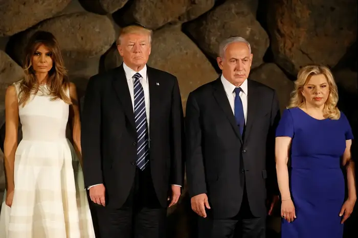 ביקור הנשיא טראמפ והגברת הראשונה מלניה טראמפ במוסד יד ושם, ירושלים, 23 מאי 2017 (רויטרס) ביקור הנשיא טראמפ והגברת הראשונה מלניה טראמפ במוסד יד ושם, ירושלים, 23 מאי 2017 (רויטרס)