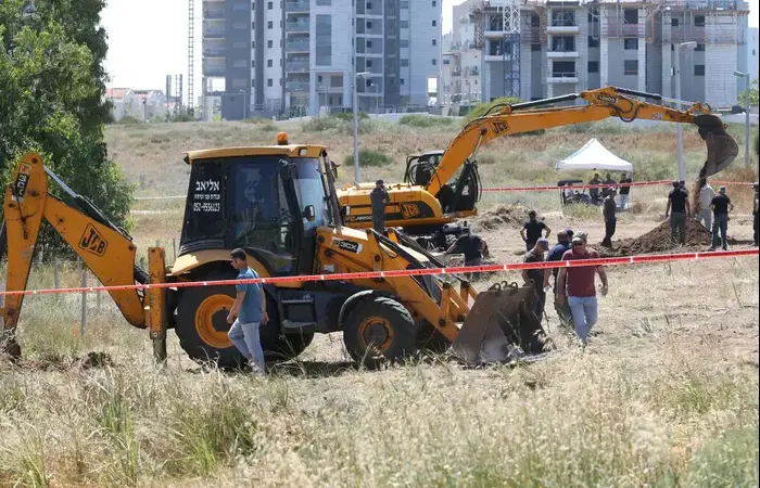 חיפושים אחר גופה בנתניה, 24 במאי 2017 (שלומי גבאי) חיפושים אחר גופה בנתניה, 24 במאי 2017 (שלומי גבאי)