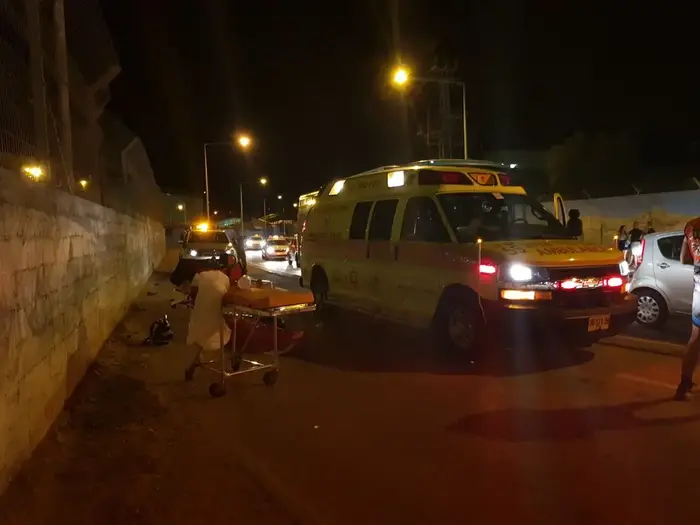 זירת תאונת דרכים באילת, יוני 2017 (מד"א) זירת תאונת דרכים באילת, יוני 2017 (מד"א)