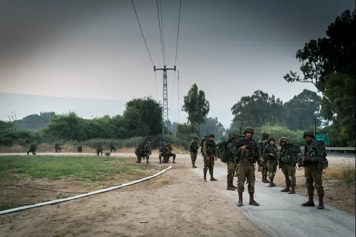 קו חכם עם דובר צה"ל, תא"ל רונן מנליס בנושא תרגיל וביקורת פתע מטכ"ליים בגזרת פיקוד הצפון יוני 2017 (דובר צה"ל) קו חכם עם דובר צה"ל, תא"ל רונן מנליס בנושא תרגיל וביקורת פתע מטכ"ליים בגזרת פיקוד הצפון יוני 2017 (דובר צה"ל)