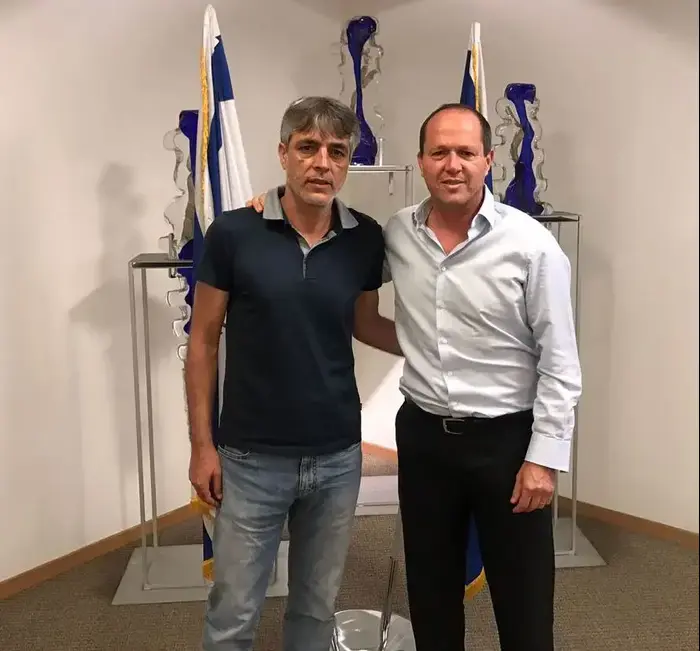 ראש עיריית ירושלים ניר ברקת עם מחזיק זכויות הניהול אלי אוחנה (יח"צ , עיריית ירושלים) ראש עיריית ירושלים ניר ברקת עם מחזיק זכויות הניהול אלי אוחנה (יח"צ , עיריית ירושלים)