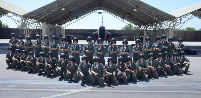 מסיימי מחזור 174 של קורס טיס של חיל האוויר, 25 ביוני 2017 (דובר צה"ל) מסיימי מחזור 174 של קורס טיס של חיל האוויר, 25 ביוני 2017 (דובר צה"ל)