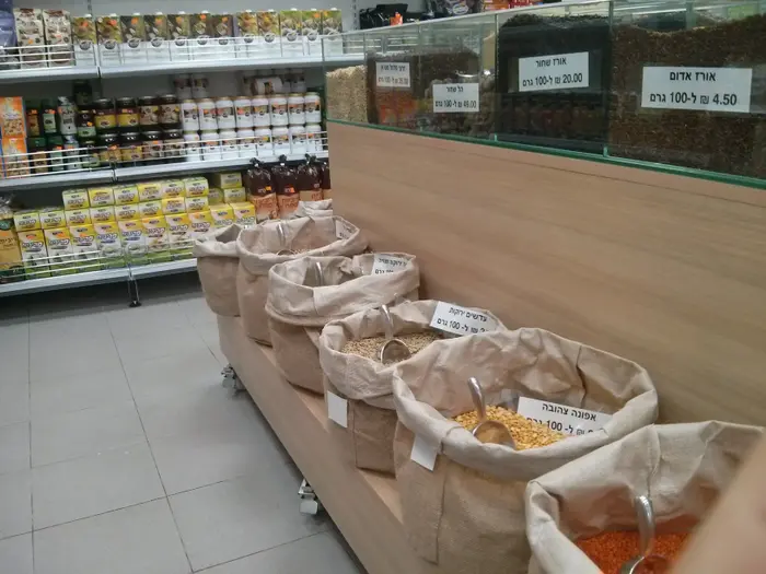 סופרמרקט טבעוני ראשון יוקם בישראל בשוק הכרמל בתל אביב, יולי 2017 (אבי כהן) סופרמרקט טבעוני ראשון יוקם בישראל בשוק הכרמל בתל אביב, יולי 2017 (אבי כהן)