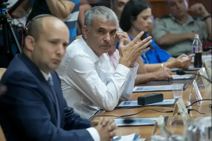 בנט כחלון ושקד בישיבת הממשלה היום 3 ביולי 2017 (מערכת וואלה! NEWS , אוהד צויגנברג) בנט כחלון ושקד בישיבת הממשלה היום 3 ביולי 2017 (מערכת וואלה! NEWS , אוהד צויגנברג)