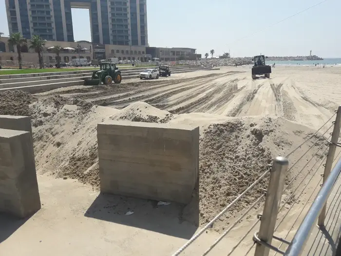 תקלה בצינור בהרצליה הובילה לזרימת ביוב לים ולסגירת חופים, 3 ביולי 2017 (יח"צ , עמיר ארד, משרד להגנת הסביבה) תקלה בצינור בהרצליה הובילה לזרימת ביוב לים ולסגירת חופים, 3 ביולי 2017 (יח"צ , עמיר ארד, משרד להגנת הסביבה)