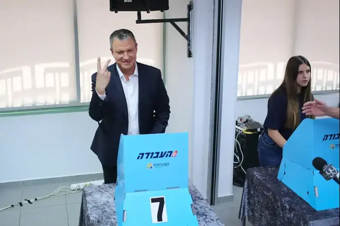 אראל מרגלית מצביע בירושלים 4 ביוני 2017 (נועם מושקוביץ) אראל מרגלית מצביע בירושלים 4 ביוני 2017 (נועם מושקוביץ)