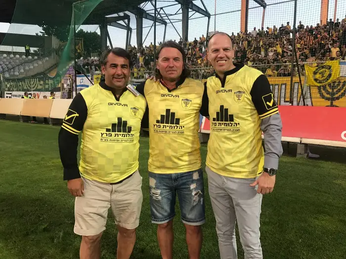 שחקני בית"ר ירושלים לשעבר אישטוון פישונט, אישטוון האמר, סטפן שאלוי (אתר רשמי) שחקני בית"ר ירושלים לשעבר אישטוון פישונט, אישטוון האמר, סטפן שאלוי (אתר רשמי)