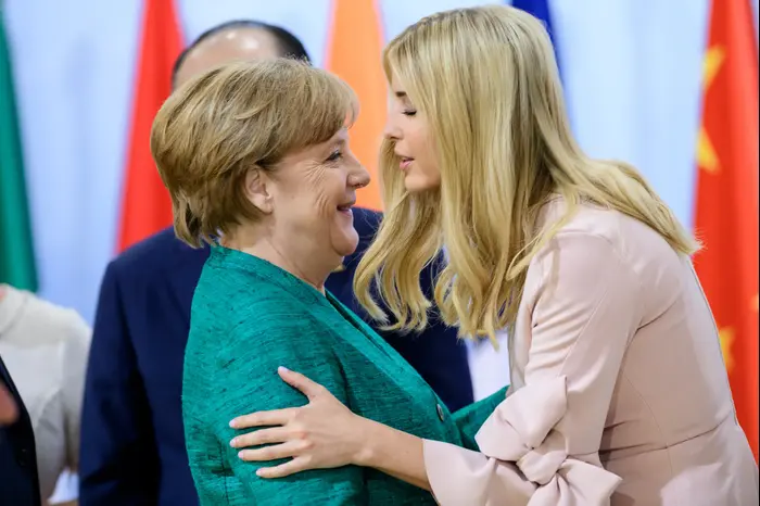 איוונקה טראמפ ואנגלה מרקל בוועידת G20, המבורג, גרמניה, יולי 2017 (אורי לנץ) איוונקה טראמפ ואנגלה מרקל בוועידת G20, המבורג, גרמניה, יולי 2017 (אורי לנץ)