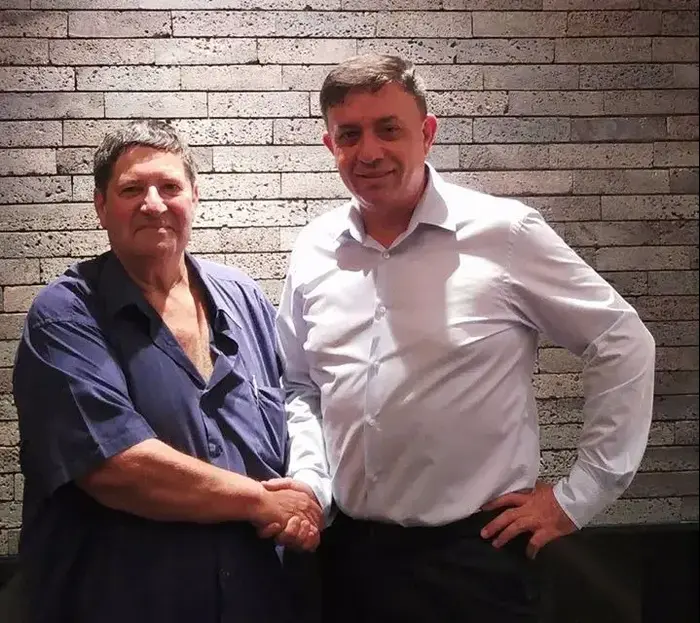 ניר מאיר ואבי גבאי במטה גבאי ביום ראשון (מערכת וואלה! NEWS , ללא קרדיט) ניר מאיר ואבי גבאי במטה גבאי ביום ראשון (מערכת וואלה! NEWS , ללא קרדיט)