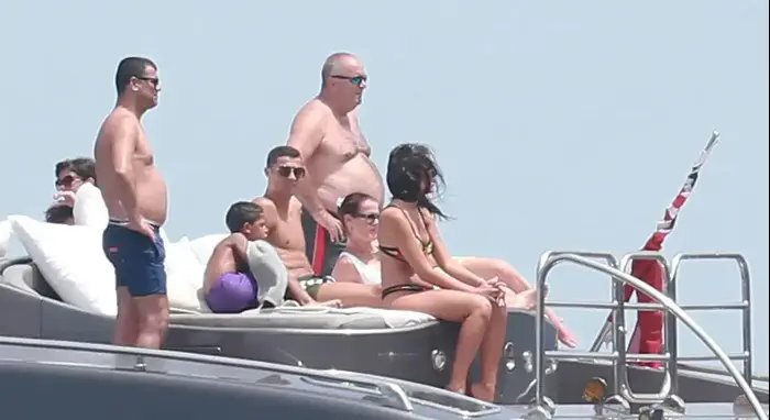שחקן ריאל מדריד כריסטיאנו רונאלדו על היאכטה (צילום מסך , קרדיט: טוויטר) שחקן ריאל מדריד כריסטיאנו רונאלדו על היאכטה (צילום מסך , קרדיט: טוויטר)