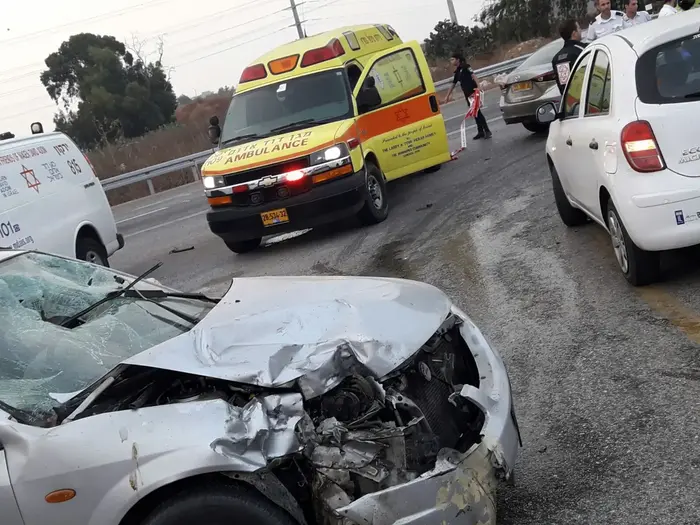 רוכב אופנוע כבן 30 נהרג מפגיעת רכב בסמוך לניר אליהו שבשרון, 13 ביולי 2017 (מד"א , תיעוד מבצעי מד"א) רוכב אופנוע כבן 30 נהרג מפגיעת רכב בסמוך לניר אליהו שבשרון, 13 ביולי 2017 (מד"א , תיעוד מבצעי מד"א)