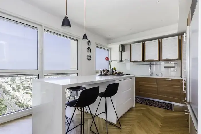 דירה במגדל אקירוב בעיצוב יעל גוטרייך אורון (בנין ודיור , תמר אלמוג)