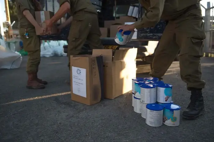 צה"ל מסייע לפליטים הסורים במסגרת פעילות יחידת "שכנות טובה" יולי 2017 (דובר צה"ל) צה"ל מסייע לפליטים הסורים במסגרת פעילות יחידת "שכנות טובה" יולי 2017 (דובר צה"ל)