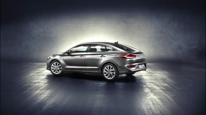 יונדאי i30 פסטבק (אתר יצרן) יונדאי i30 פסטבק (אתר יצרן)