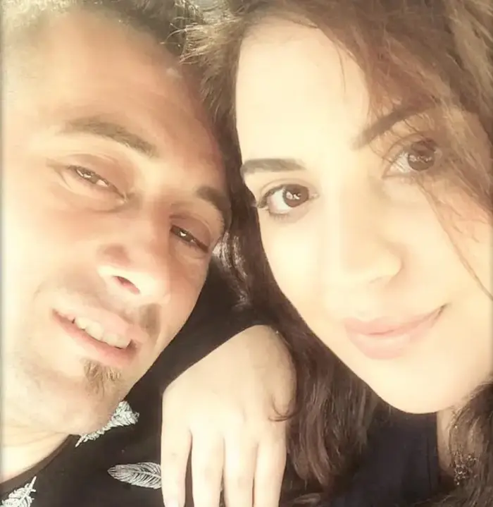 מיכל חלימי ובן זוגה הפלסטיני חמודי חארוף (מערכת וואלה! NEWS , צילום מסך (פייסבוק)) מיכל חלימי ובן זוגה הפלסטיני חמודי חארוף (מערכת וואלה! NEWS , צילום מסך (פייסבוק))