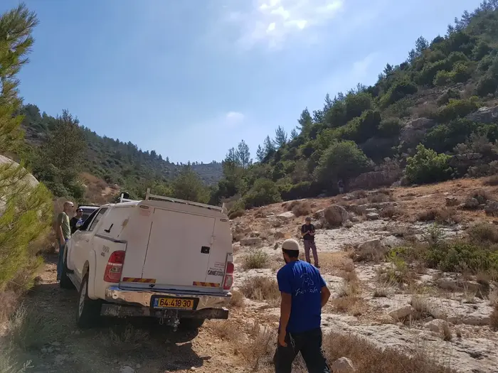 70 מטיילים חולצו ללא פגע לאחר שהושלכו לעברם אבנים בבנימין, 4 באוגוסט 2017 (תצפית TPS , TPS) 70 מטיילים חולצו ללא פגע לאחר שהושלכו לעברם אבנים בבנימין, 4 באוגוסט 2017 (תצפית TPS , TPS)