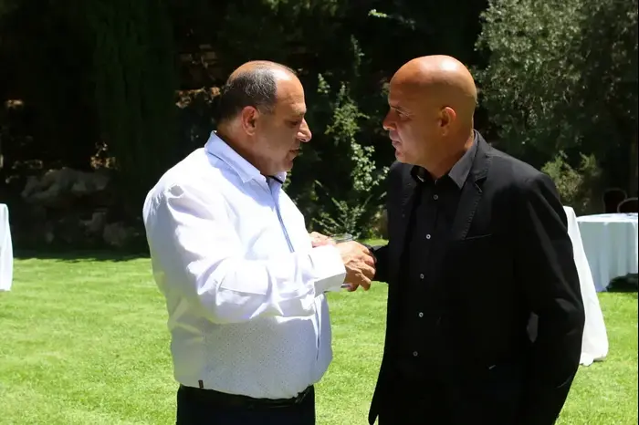 יוסי אבוקסיס עם אבו יונס (יוסי ציפקיס) יוסי אבוקסיס עם אבו יונס (יוסי ציפקיס)