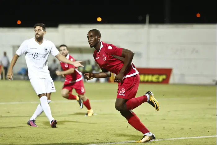 ג'וזף גנדה שחקן הפועל תל אביב (מגד גוזני) ג'וזף גנדה שחקן הפועל תל אביב (מגד גוזני)