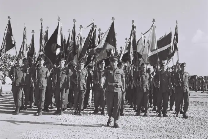 מצעד צה"ל ביום העצמאות 1958 (מערכת וואלה! NEWS , פרידן משה, ארכיון לע"מ)
