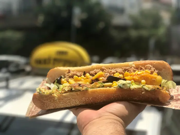חביתת ירק עם טונה בתוך באגט (קובי רובין)
