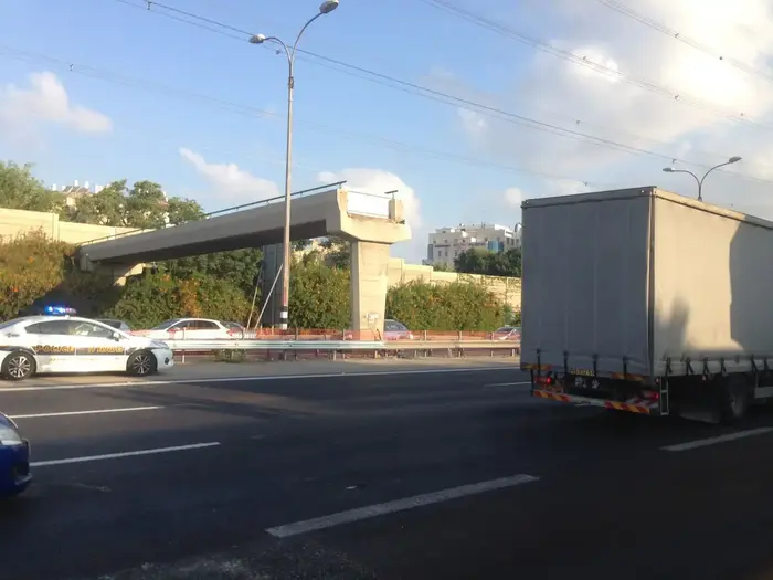 תאונת קריסת גשר בכביש 4, 15 באוגוסט 2017 (מערכת וואלה!)