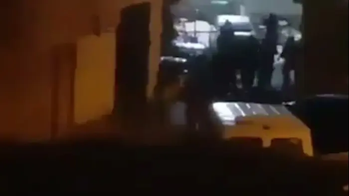 המשטרה פשטה על ביתו של מנהיג הפלג הצפוני של התנועה האסלאמית ועצרה אותו לחקירה (מערכת וואלה! NEWS) המשטרה פשטה על ביתו של מנהיג הפלג הצפוני של התנועה האסלאמית ועצרה אותו לחקירה (מערכת וואלה! NEWS)